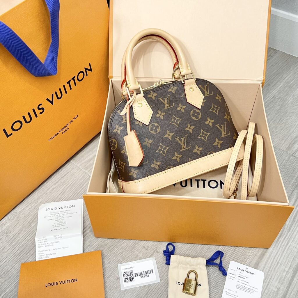 ขายกระเป๋า Lv alma monogram size bb ปี23 Full Box ใบเสร็จ