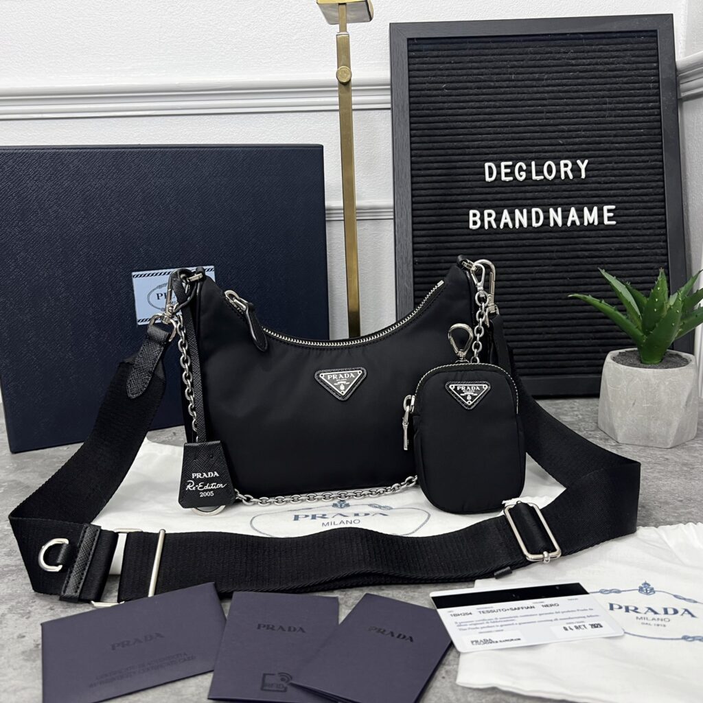 ขายกระเป๋า Prada Re-Edition 2005 renylon crossbody ปี2020 Full Box